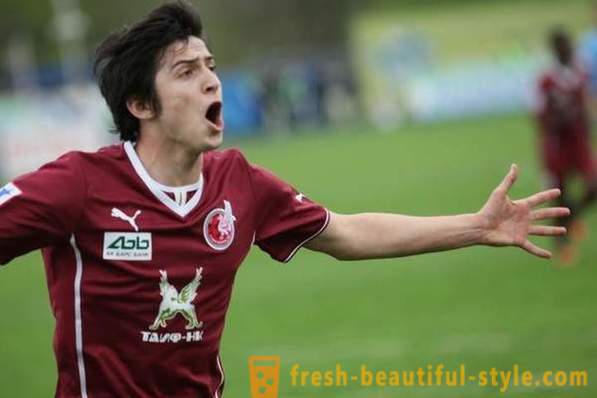 Serdar Azmun: Career pemain bola sepak Iran, 