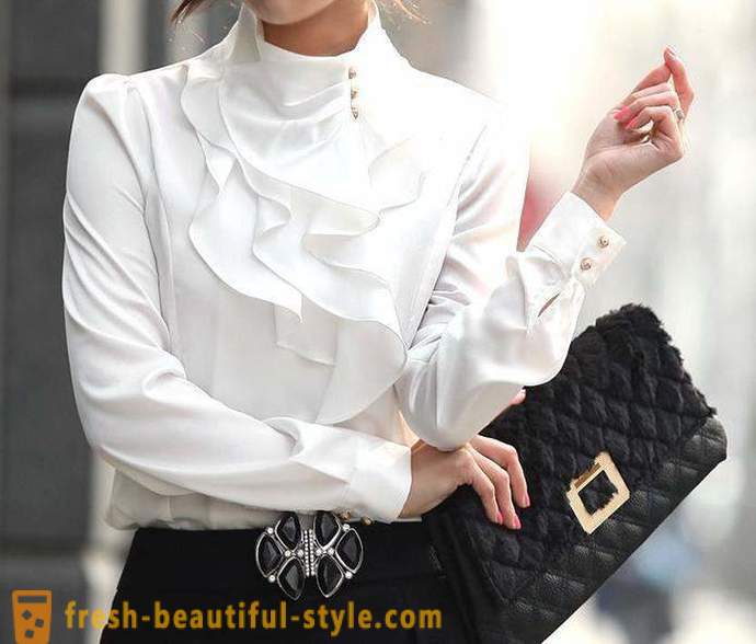 Wanita putih baju: gambar gaya sebenar, tips stylist untuk mewujudkan imej