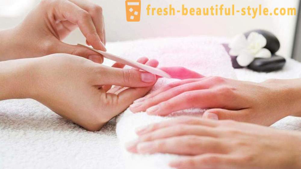 Manicure panas: pelaksanaan teknik
