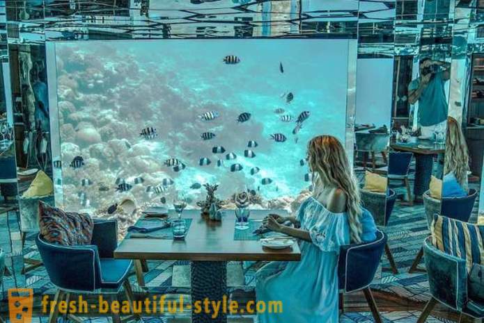 Mewah restoran dalam air di Maldives