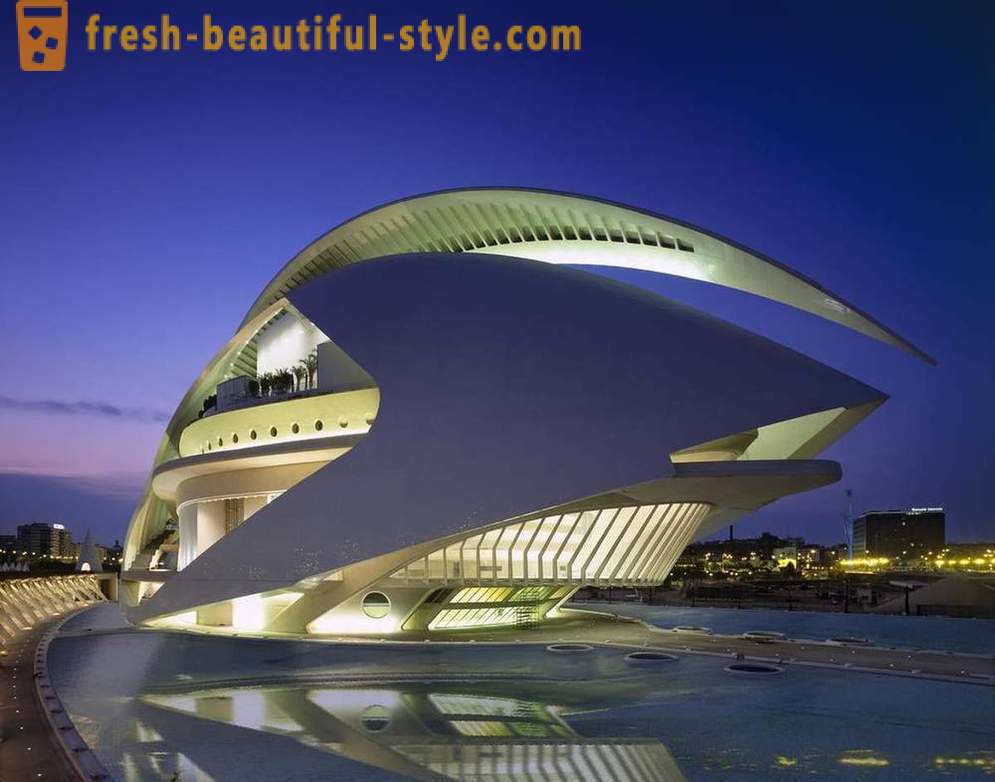 Seni bina yang luar biasa dari rumah opera di Valencia