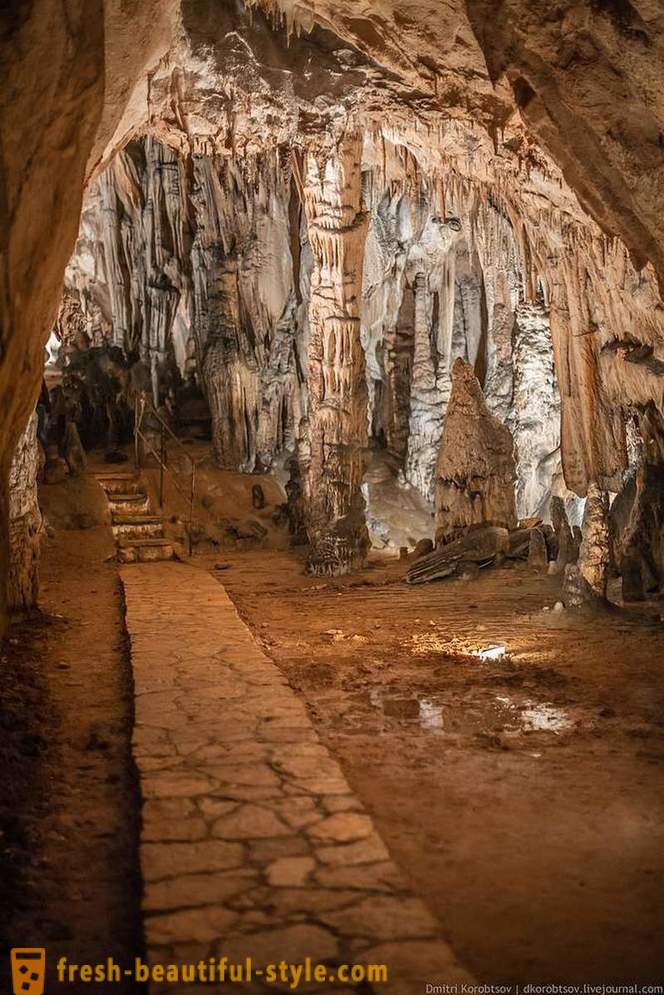 Lawatan ke kompleks gua yang terbesar di Croatia