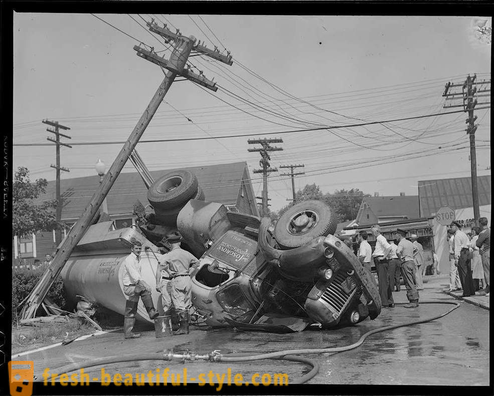 Koleksi gambar kemalangan di jalan raya di Amerika pada tahun-tahun 1930-1950