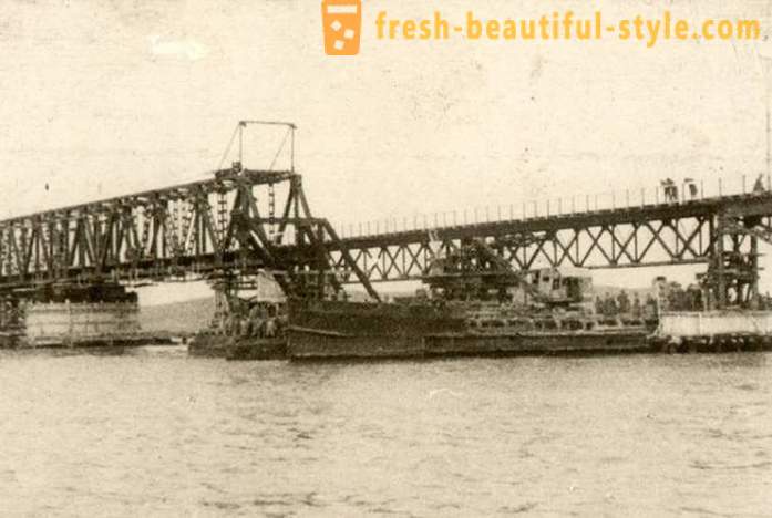 Jambatan Crimean, yang dibina di USSR
