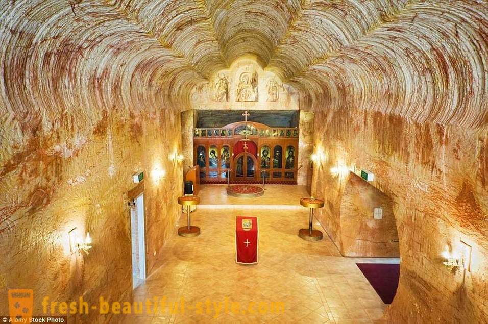 Dari gereja kecil bawah tanah untuk katedral futuristik: 15 daripada gereja-gereja yang paling luar biasa di dunia