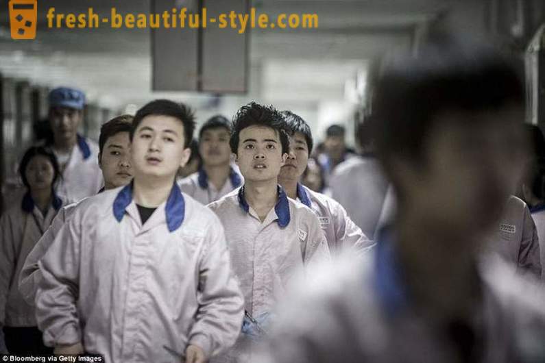 Media British menunjukkan kehidupan harian orang yang memasang iPhone di China