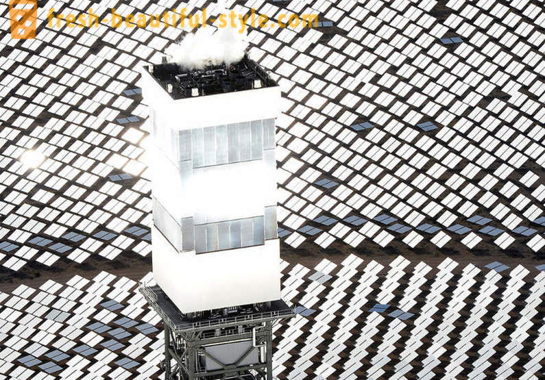 Bagaimana loji kuasa solar dalam yang terbesar di dunia
