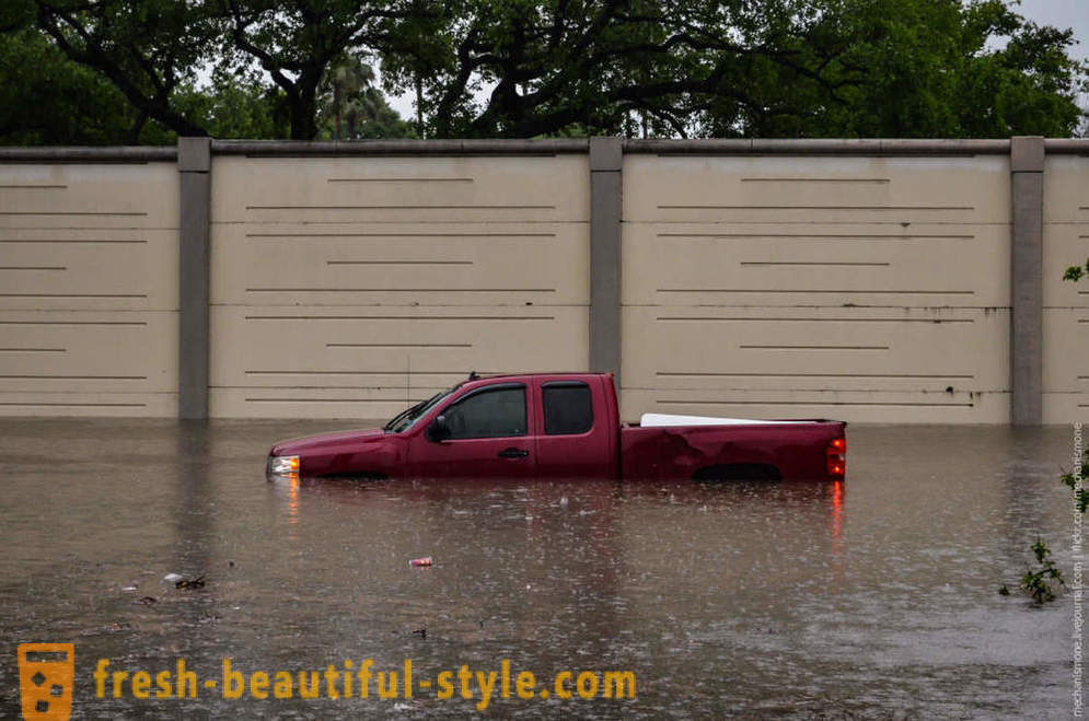 Banjir bersejarah di Houston