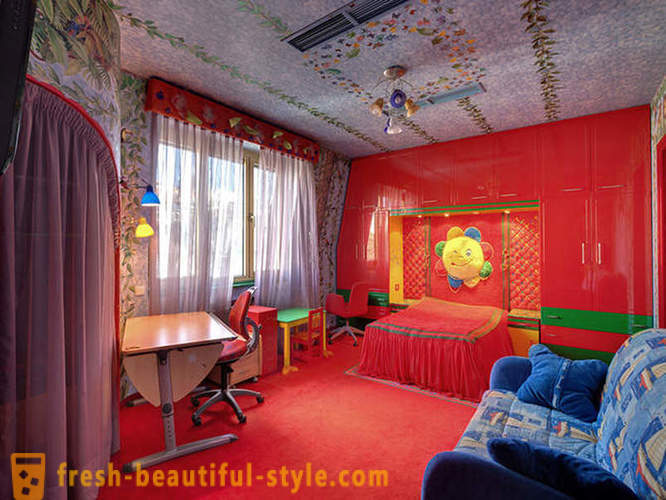 Jadi, anda tidak boleh hidup: rumah Aladdin di Moscow