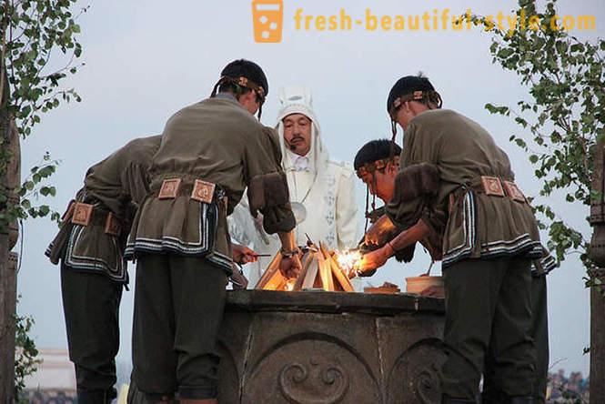 Bagaimana untuk menjalankan upacara mesyuarat matahari di Yakutia