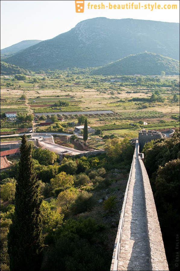 Berjalan di atas Wall of China Croatian semenanjung
