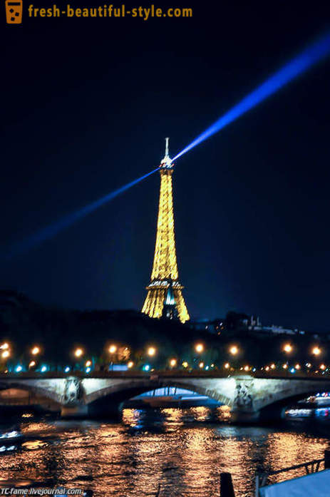 Berjalan di atas jambatan Paris
