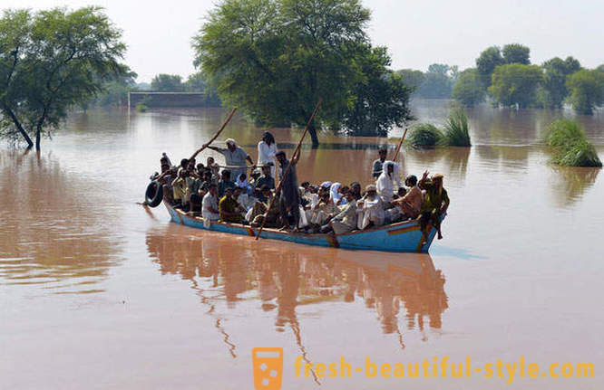 Banjir bersejarah di India dan Pakistan