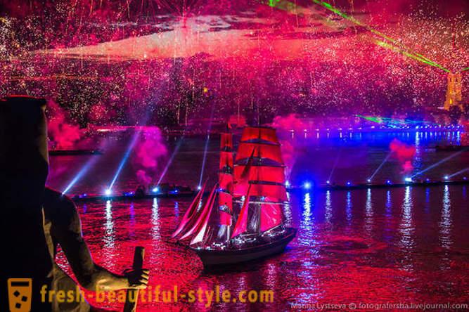 Seperti yang dinyatakan Scarlet Sails 2014 St. Petersburg