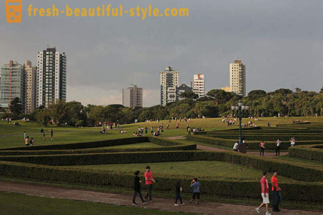 Bandar-bandar yang akan mengambil bola sepak perlawanan Piala Dunia pada 2014. Curitiba
