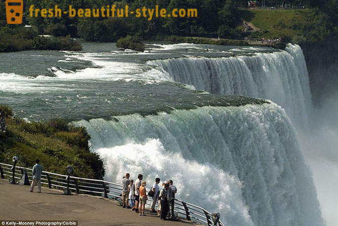 10 gambar menarik beku Niagara Falls