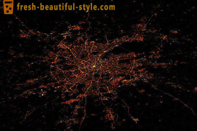 Bandar-bandar malam dari ruang - gambar-gambar terbaru dari ISS