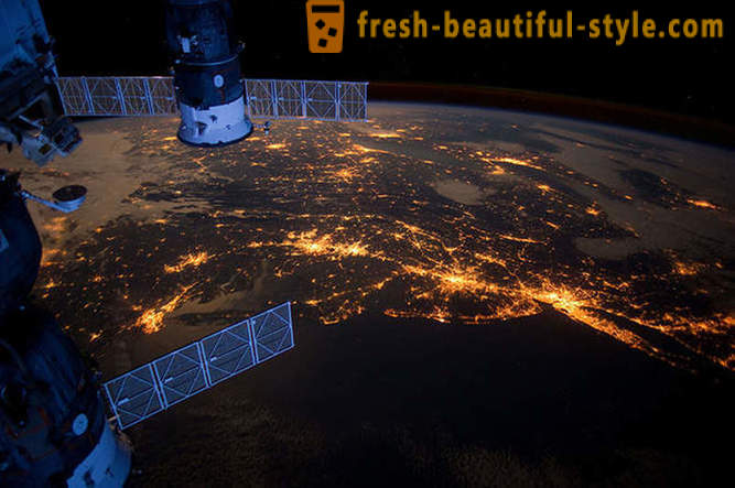 Bandar-bandar malam dari ruang - gambar-gambar terbaru dari ISS