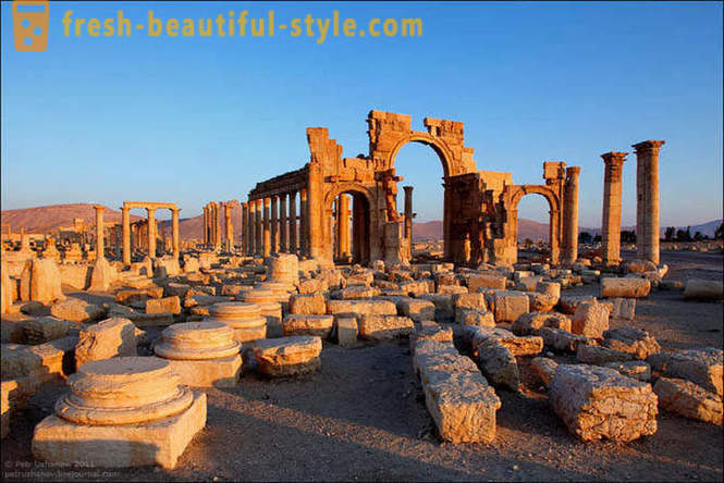 Palmyra - sebuah bandar yang besar di padang pasir