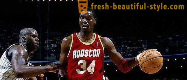 Hakeem Olajuwon - salah satu pusat yang terbaik dalam sejarah NBA
