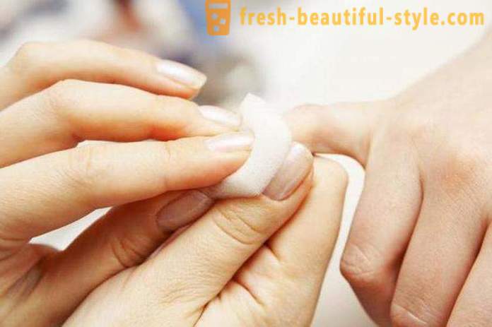 Bintik putih pada kuku jari: punca-punca dan rawatan