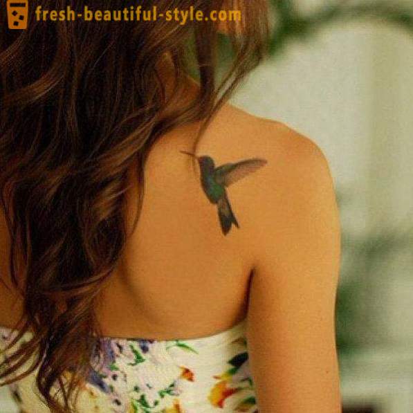 Tatu Hummingbird - simbol daya hidup dan tenaga